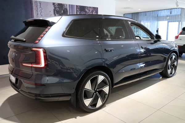 2026 Volvo EX90  Ultra Twin Motor Performance SUV Image 4