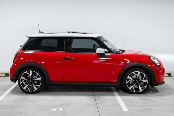 2025 MINI Cooper F65 C Classic Hatch image 3