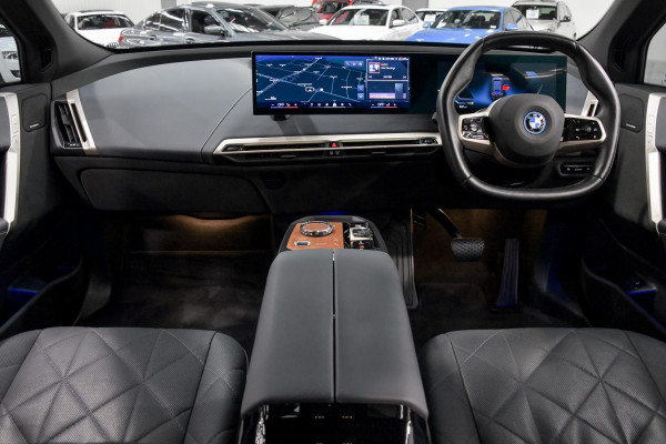2023 BMW iX I20 xDrive40 Sport SUV image 4