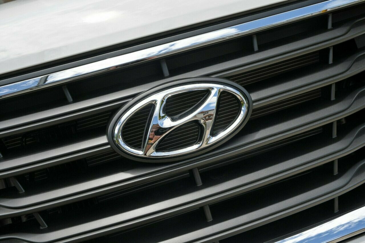 2020 MY21 Hyundai iLoad TQ4 Van Van Image 15