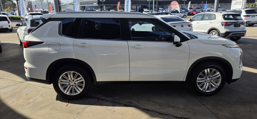 2024 Mitsubishi Outlander ZM LS SUV Image 8