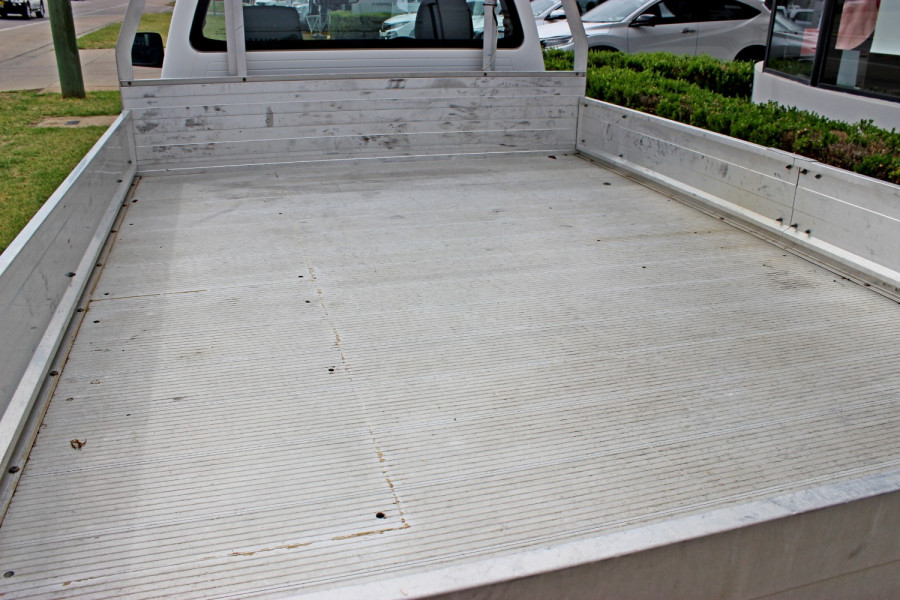 2012 Toyota HiLux TGN16R  Workmate Cab chassis - single cab Image 9