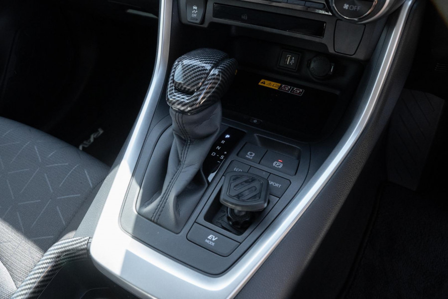 2025 Toyota RAV4 AXAH52R GXL SUV Image 15