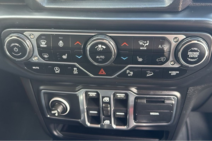 2018 Jeep Wrangler JK Overland SUV Image 16