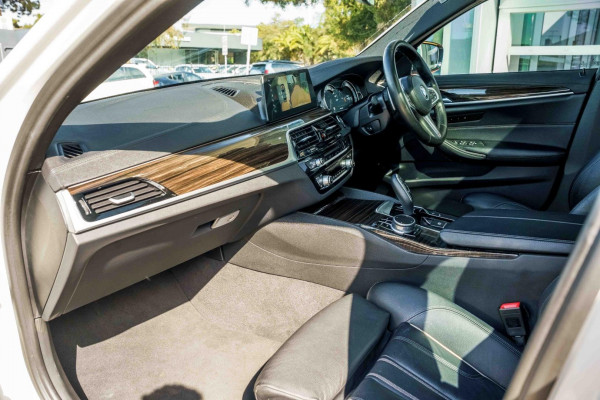 2017 BMW 5 Series G30 520d Luxury Line Sedan Image 7
