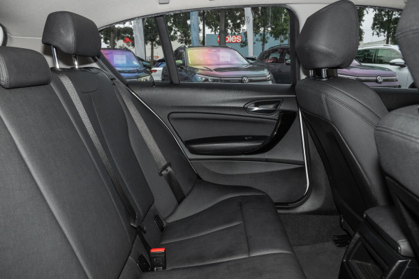 2017 BMW 1 Series 118i Sport Line Hatch Image 9