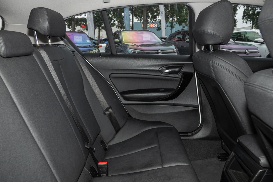 2017 BMW 1 Series 118i Sport Line Hatch Image 9