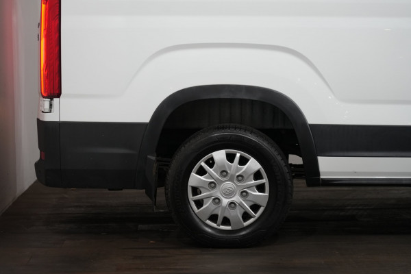 2023 LDV Deliver 9 Mid Roof LWB Bus Image 5