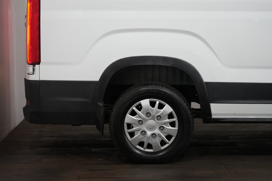 2023 LDV Deliver 9 Mid Roof LWB Bus Image 5