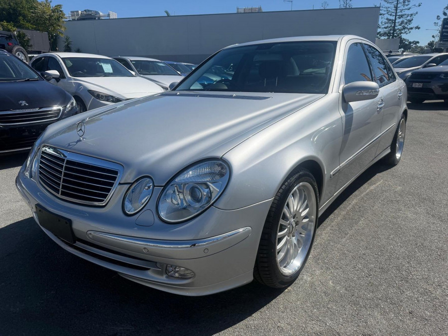 2004 Mercedes-Benz E-Class W211 E500 Elegance Sedan Image 1