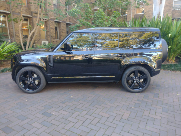 2025 MY25.5 Land Rover Defender L663 110 D350 X-Dynamic HSE SUV image 6