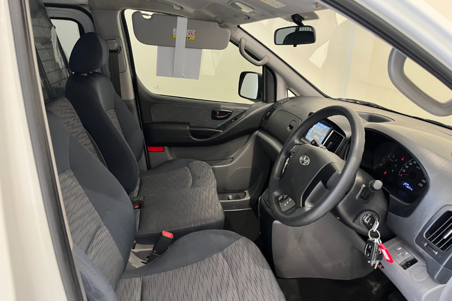 2015 MY16 Hyundai iLoad TQ3-V Series II  Van Image 10