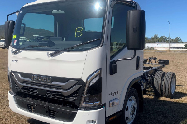 2026 Isuzu NPR 45/65-175 DT D28 Cab Chassis Image 4