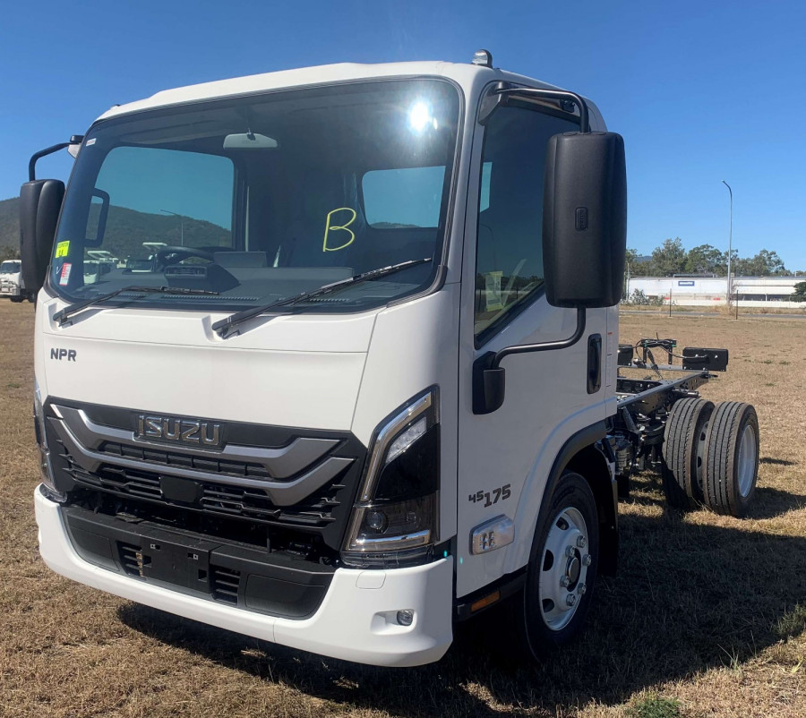 2026 Isuzu NPR 45/65-175 DT D28 Cab Chassis Image 4