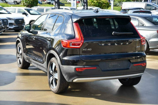 2018 Volvo XC40 XZ D4 Momentum Launch Edition SUV Image 5