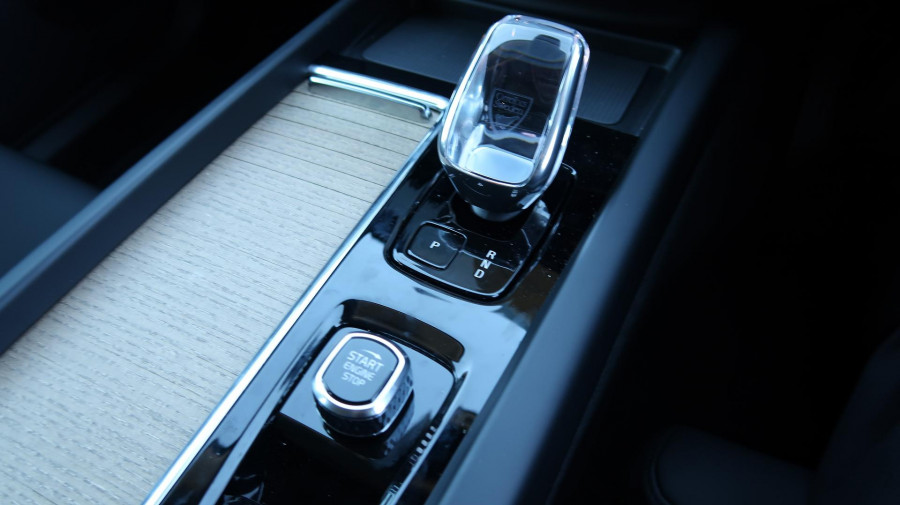 2025 MY26 Volvo XC60 UZ Plus T8 Plug-in Hybrid Dark SUV Image 10