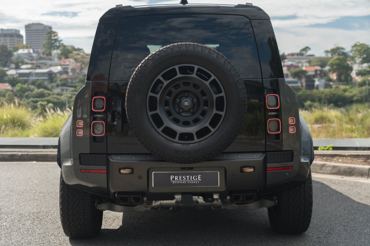 2025 Land Rover Defender L663 110 P635 OCTA SUV Image 5