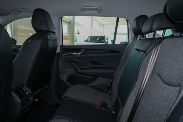 2025 Volkswagen Tayron R4 110TSI Life SUV image 9
