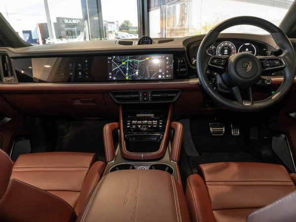 2024 MY25 Porsche Cayenne Turbo E-Hybrid SUV image 20