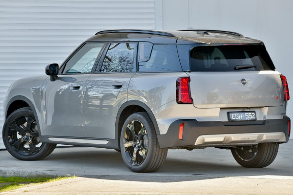 2025 MINI Countryman U25 S Favoured SUV image 2
