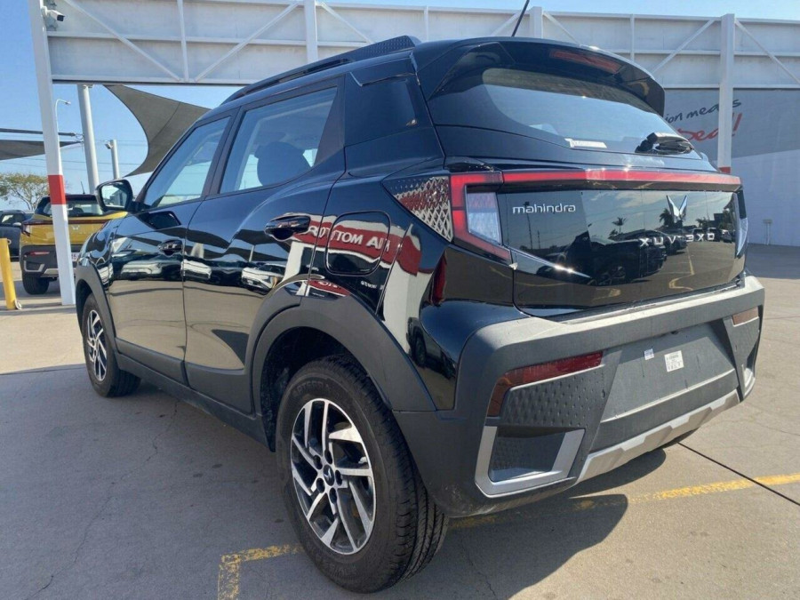 2025 Mahindra XUV3X0  AX5L SUV Image 6