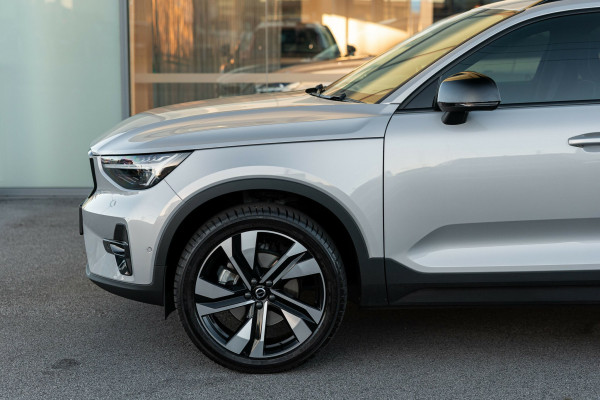 2024 MY25 Volvo XC40 XZ Ultra B4 Dark SUV Image 10