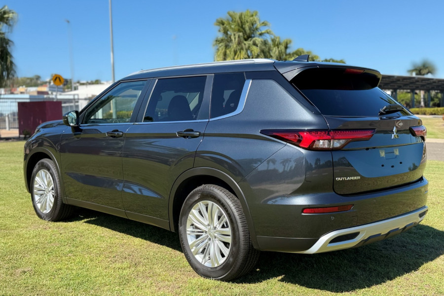 2024 Mitsubishi Outlander ZM LS SUV Image 6