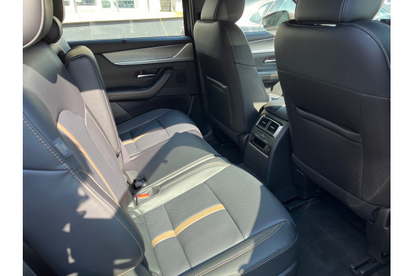 2024 Mazda CX-80 KL G40e Azami SUV Image 5