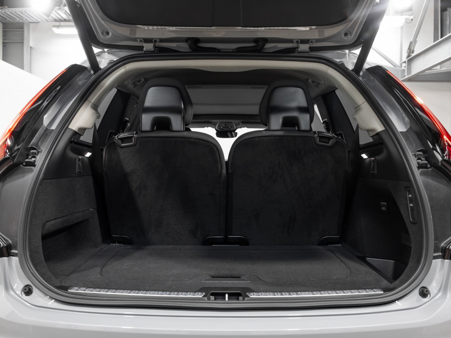2026 Volvo XC90 L Series Ultra B5 Bright SUV Image 8
