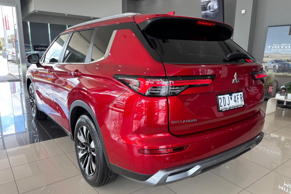 2025 Mitsubishi Outlander ZM LS SUV Image 5