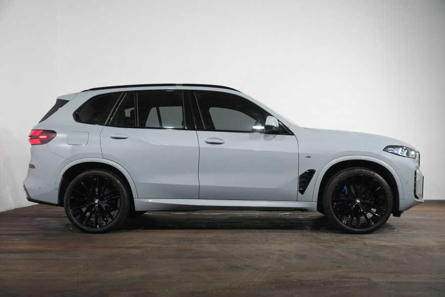 2023 BMW X5 xDrive30d M Sport SUV Image 4