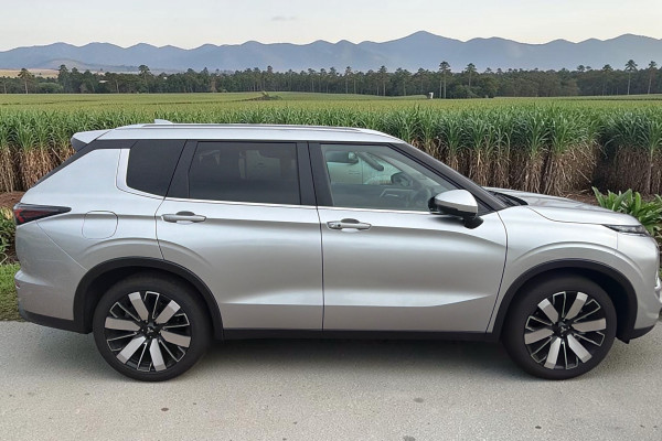 2025 Mitsubishi Outlander ZM Aspire SUV Image 4