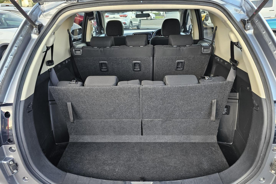 2017 Mitsubishi Outlander ZK LS SUV Image 9