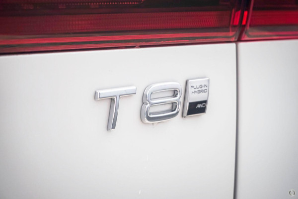 2026 Volvo XC60 UZ Plus T8 Plug-in Hybrid Dark SUV Image 9
