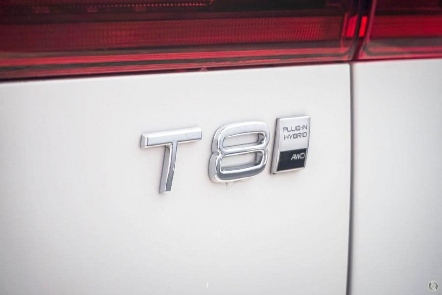 2026 Volvo XC60 UZ Plus T8 Plug-in Hybrid Dark SUV Image 9