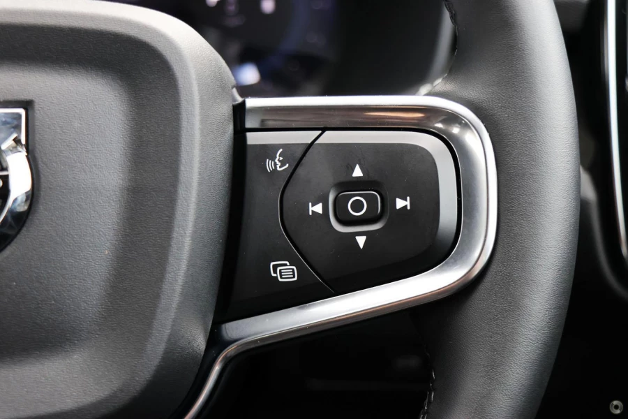 2025 MY26 Volvo XC40 XZ Ultra B4 Bright SUV Image 15