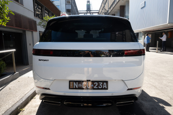 2025 Land Rover Range Rover Sport L461 PHEV P460e Dynamic HSE SUV image 4