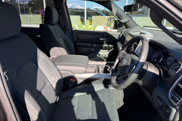 2026 Ram 1500 Express Ute Image 9
