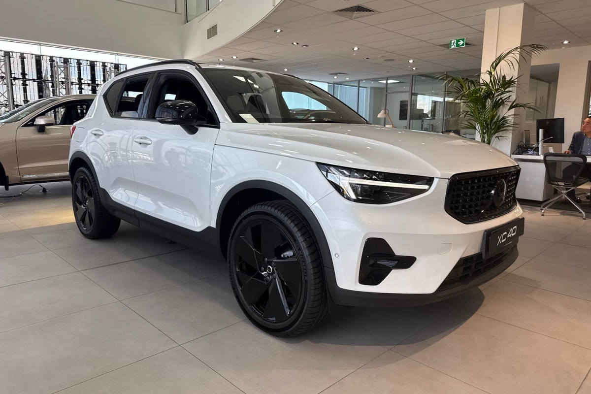 2025 Volvo XC40 XZ Black Edition SUV
