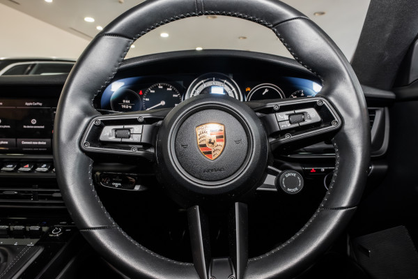 2024 Porsche 911 992 Carrera Coupe image 9