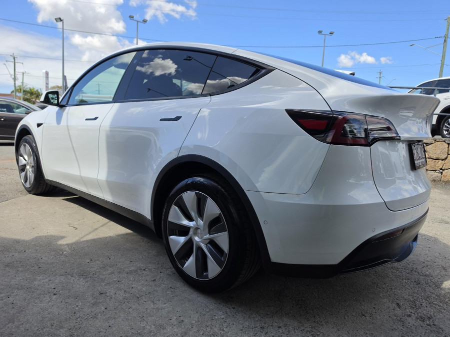 2023 Tesla Model Y  Rear-Wheel Drive SUV Image 9