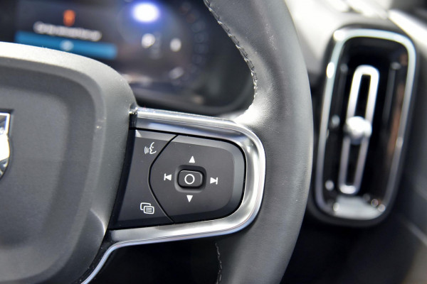 2025 Volvo XC40 XZ Plus B4 SUV Image 6