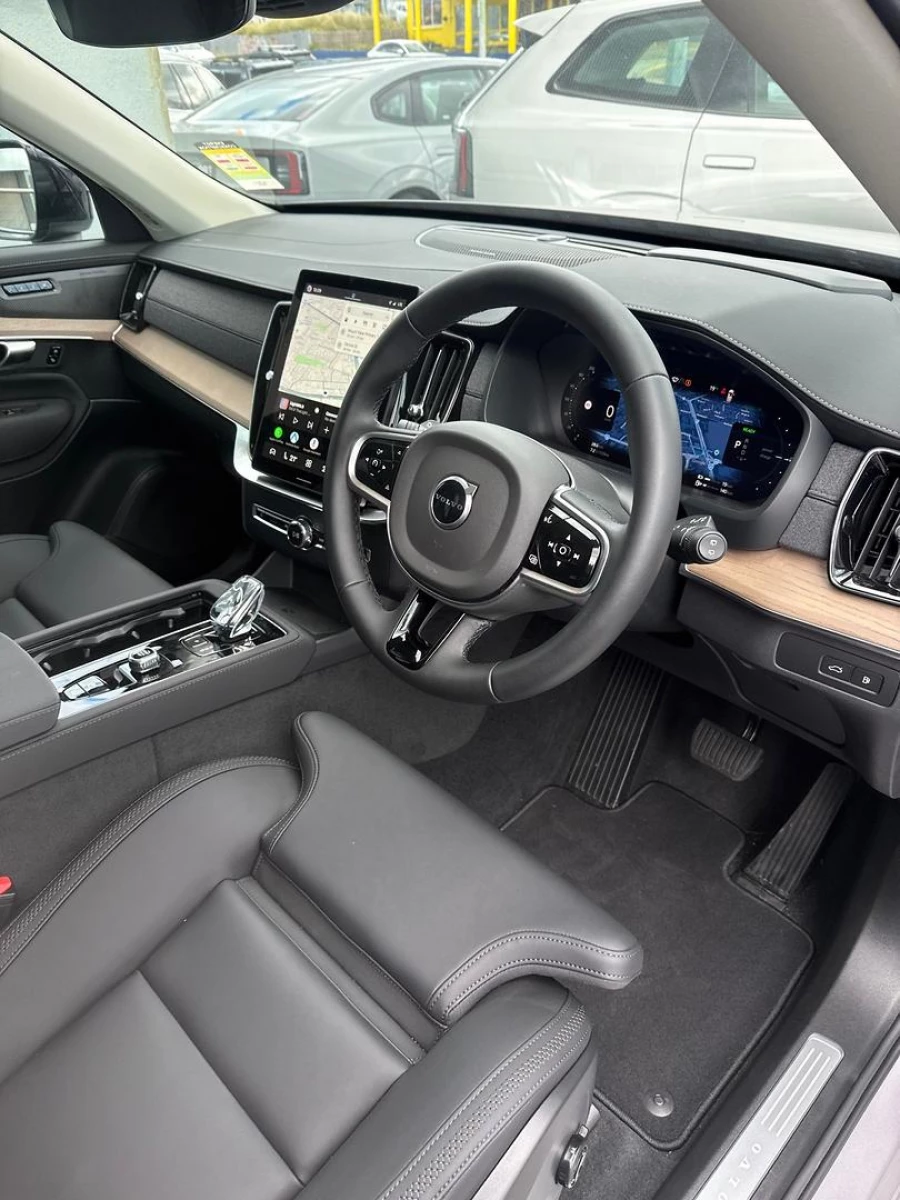 2025 Volvo XC90 L Series Ultra T8 Plug-In Hybrid SUV Image 13