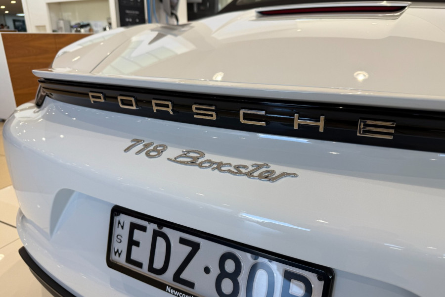 2016 MY17 Porsche 718 982  Convertible Image 14