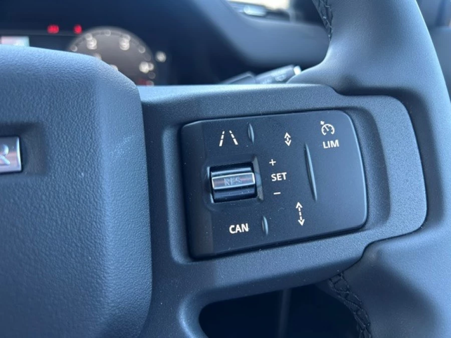 2026 Land Rover Defender L663 130 D350 X-Dynamic SE SUV Image 17