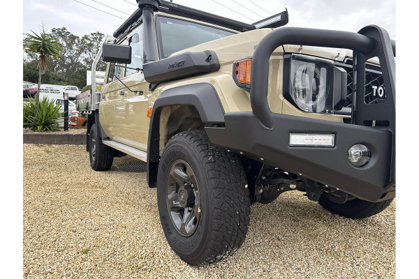 2024 Toyota LandCruiser GDJL79R (Cab Chassis) GXL Double-Cab Cab-Chassis Image 2
