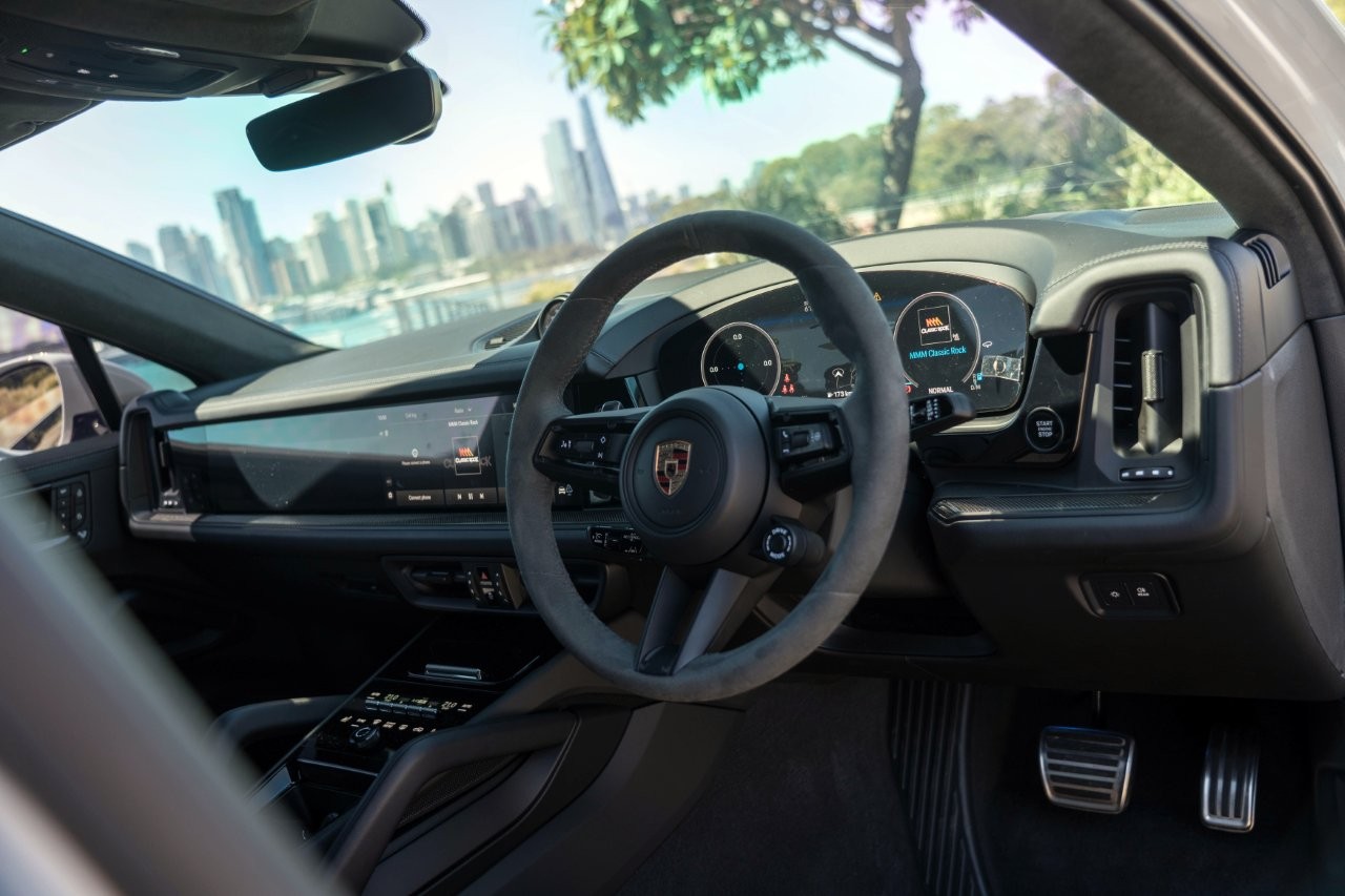 2024 Porsche Cayenne GTS Coupe Image 11
