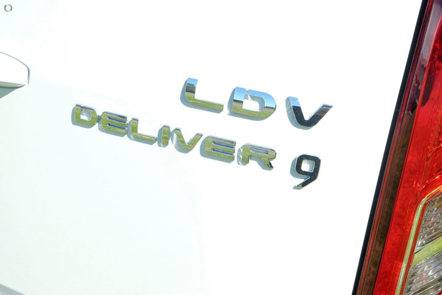 2023 LDV Deliver 9  11-Seat Bus Image 11