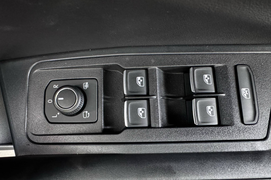 2024 MY25 Volkswagen T-Roc D11 140TSI R-Line SUV Image 24
