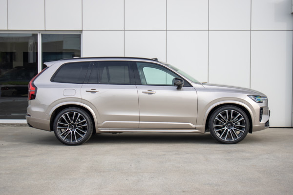 2025 Volvo XC90 T8 ULTRA PHEV Sedan Image 3